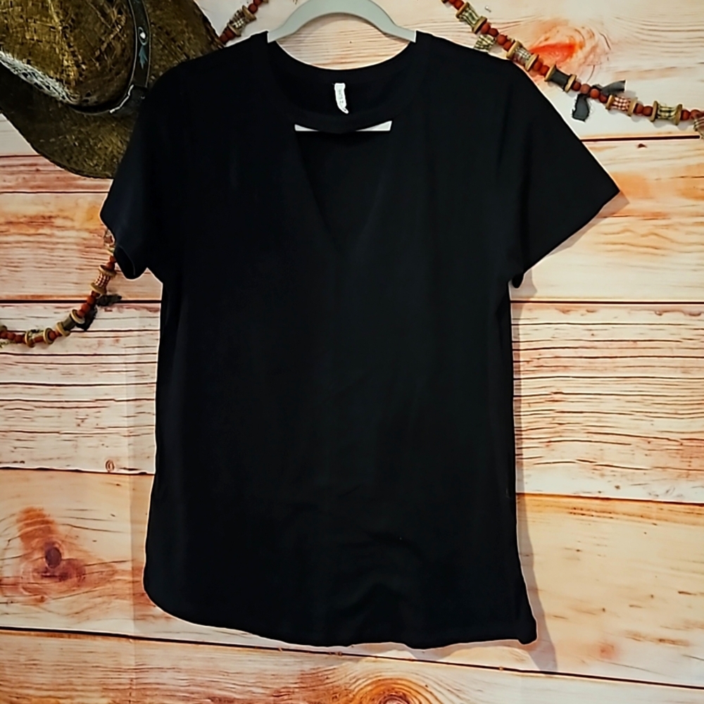 NWOT "Z SUPPLY" WESTERN DRESSY BLACK VNECK TSHIRT 🖤Large